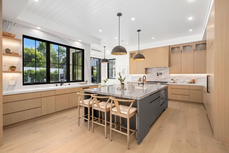 Cocina moderna amplia de casa en Puebla